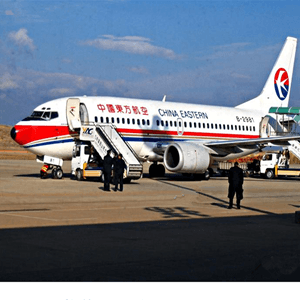 白莲航空运输航空快运业稳步发展的原因是什么？
